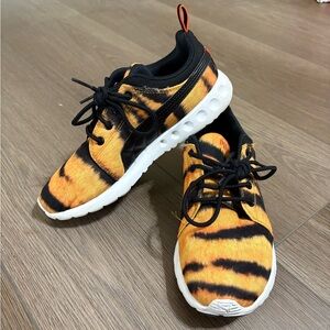 📌SOLD📌 Puma | Tiger Print Carson Runner Tennis Shoes